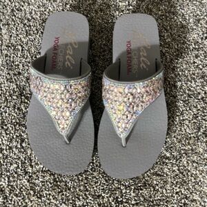 Sketchers size 6 women’s sandal NWOT